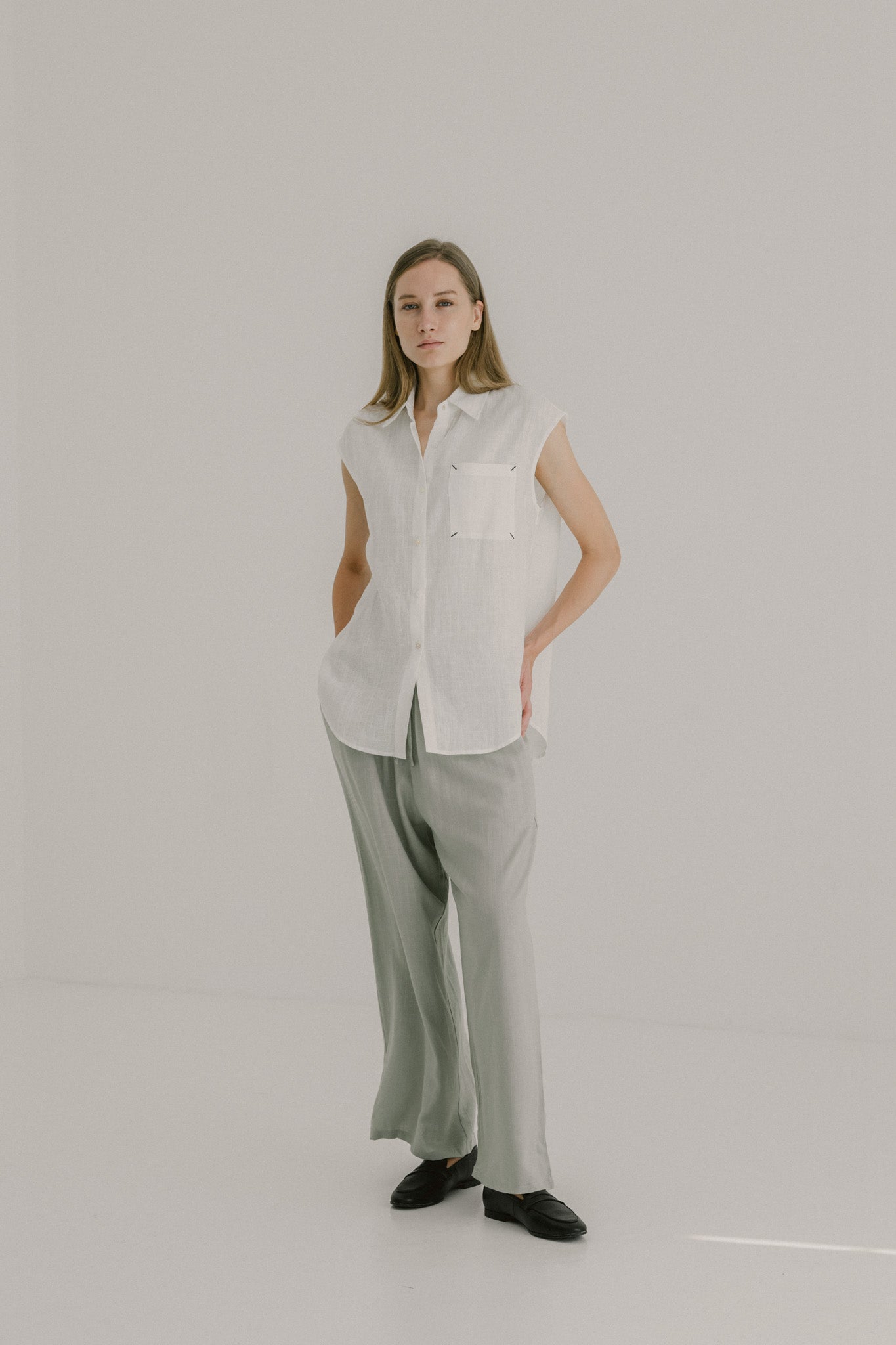 Sleeveless Pocket Linen Shirt