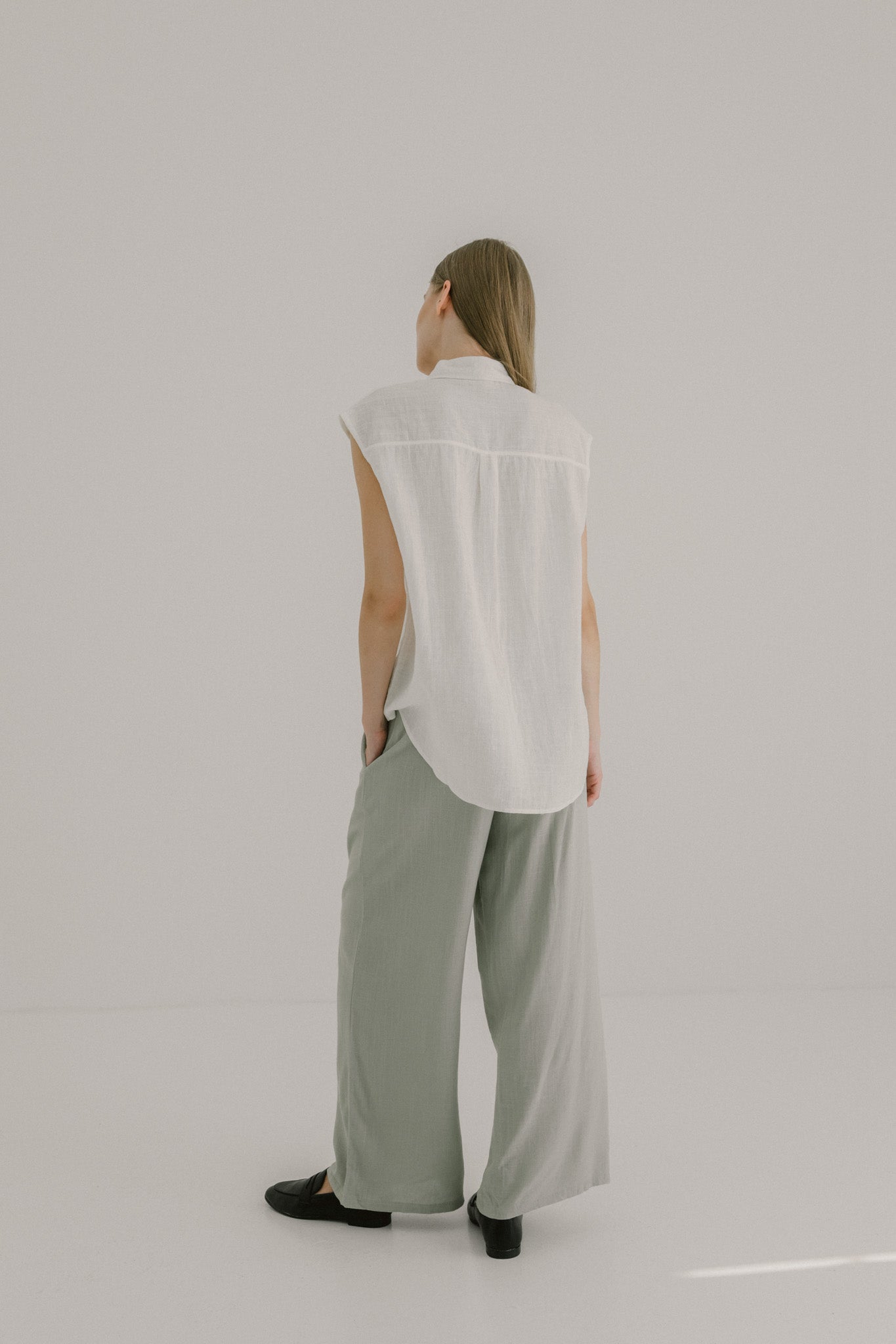 Sleeveless Pocket Linen Shirt
