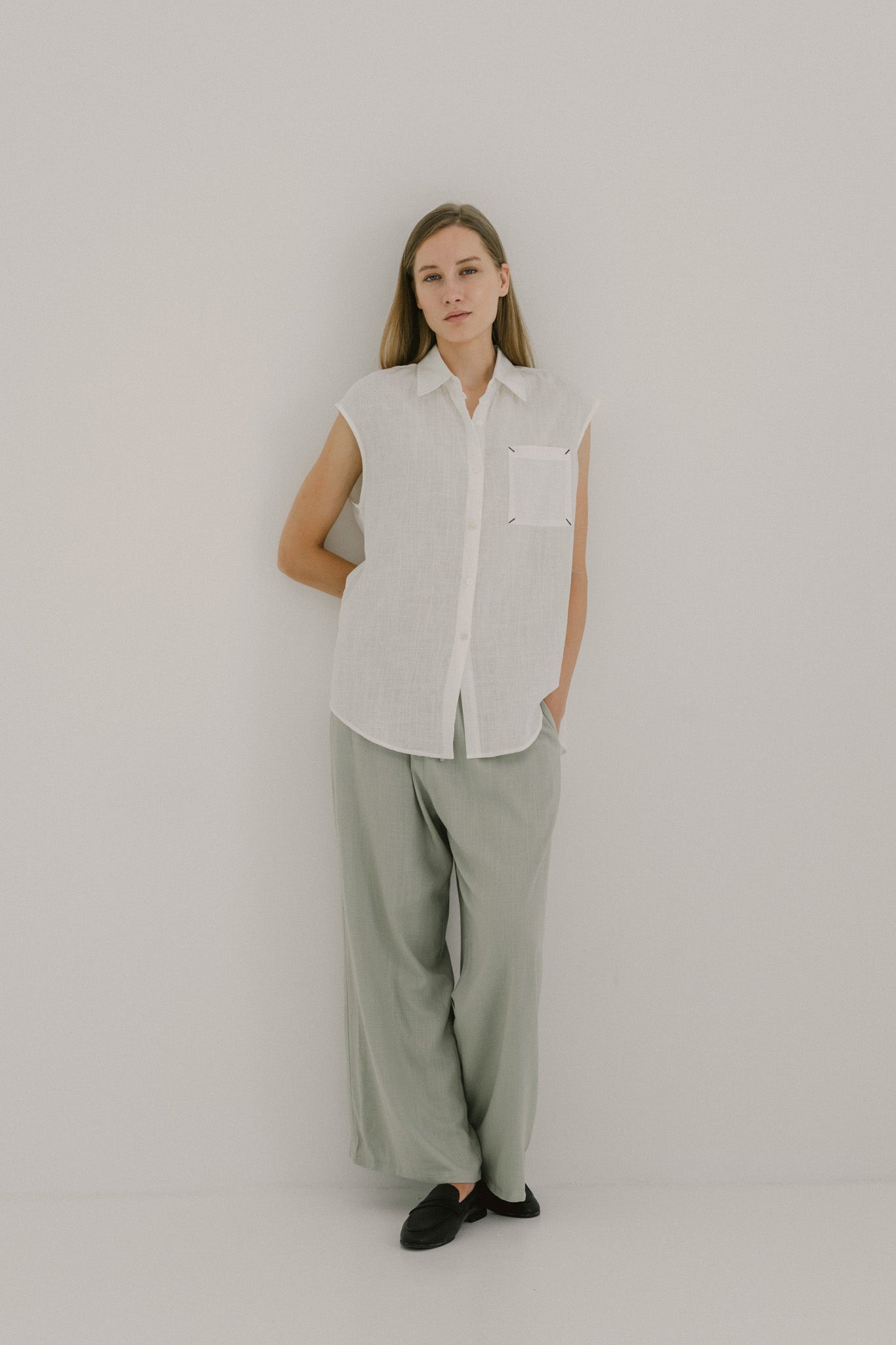 Sleeveless Pocket Linen Shirt