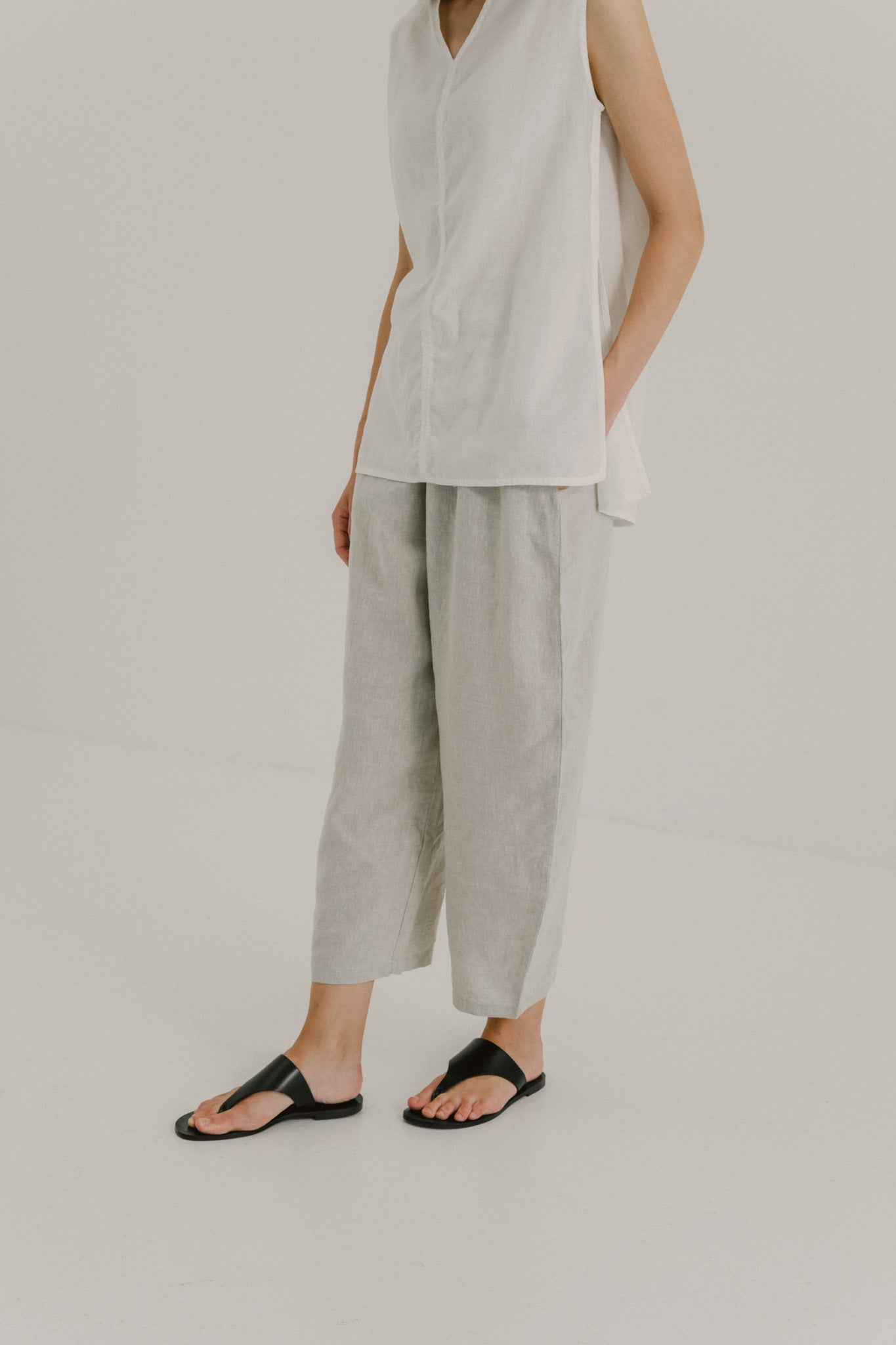 Barrel-leg Linen Trousers