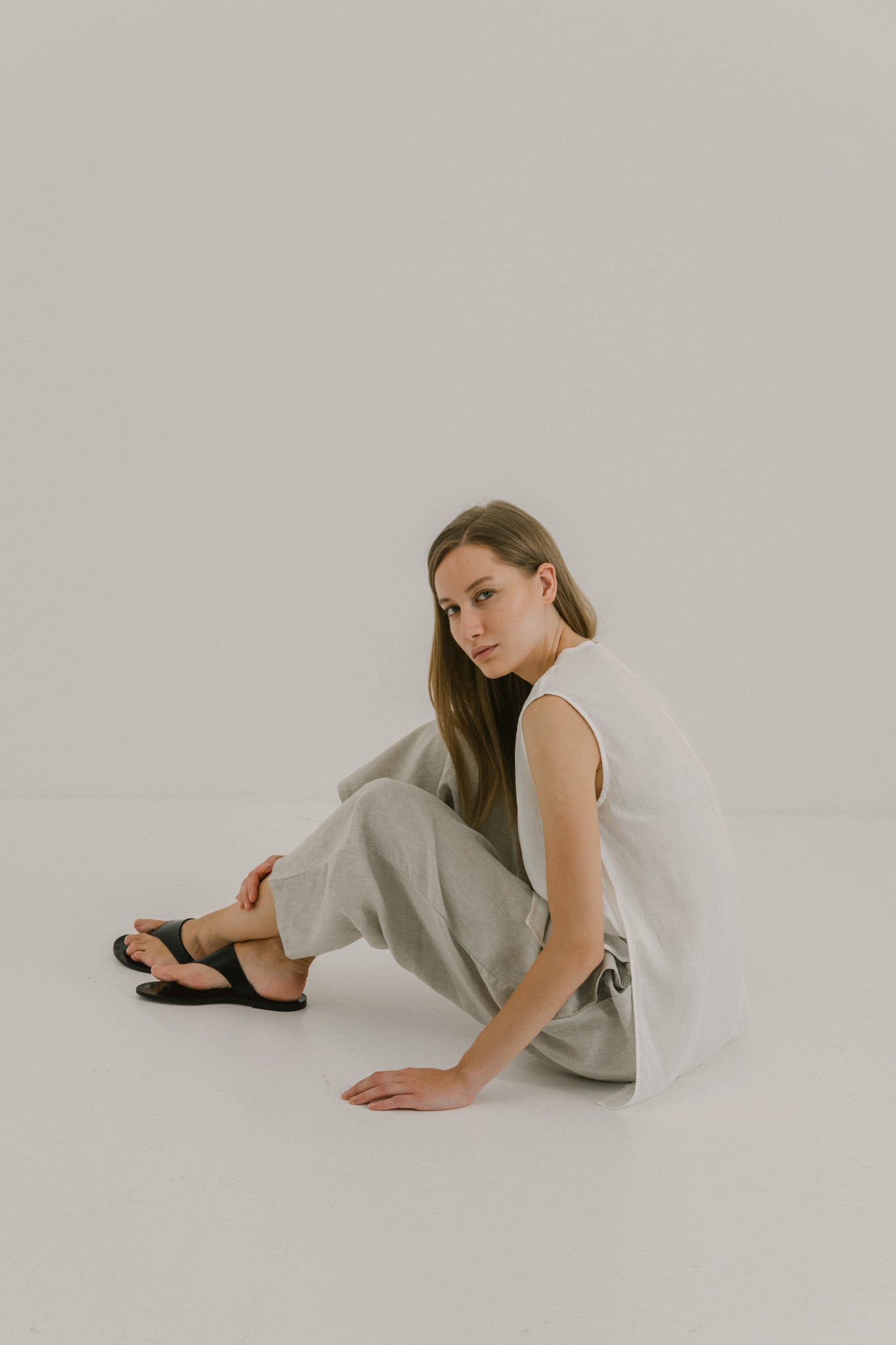 Barrel-leg Linen Trousers