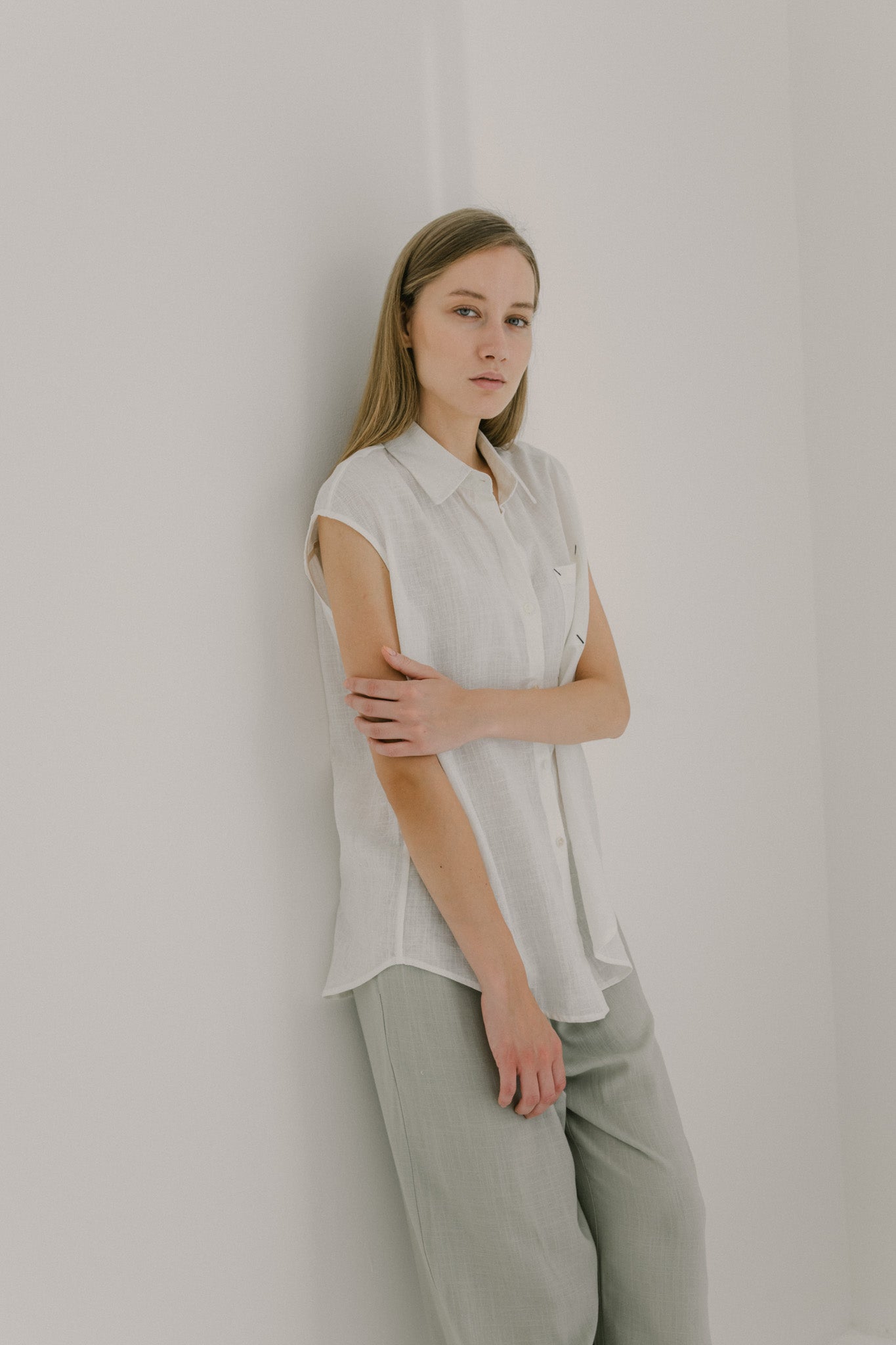 Sleeveless Pocket Linen Shirt