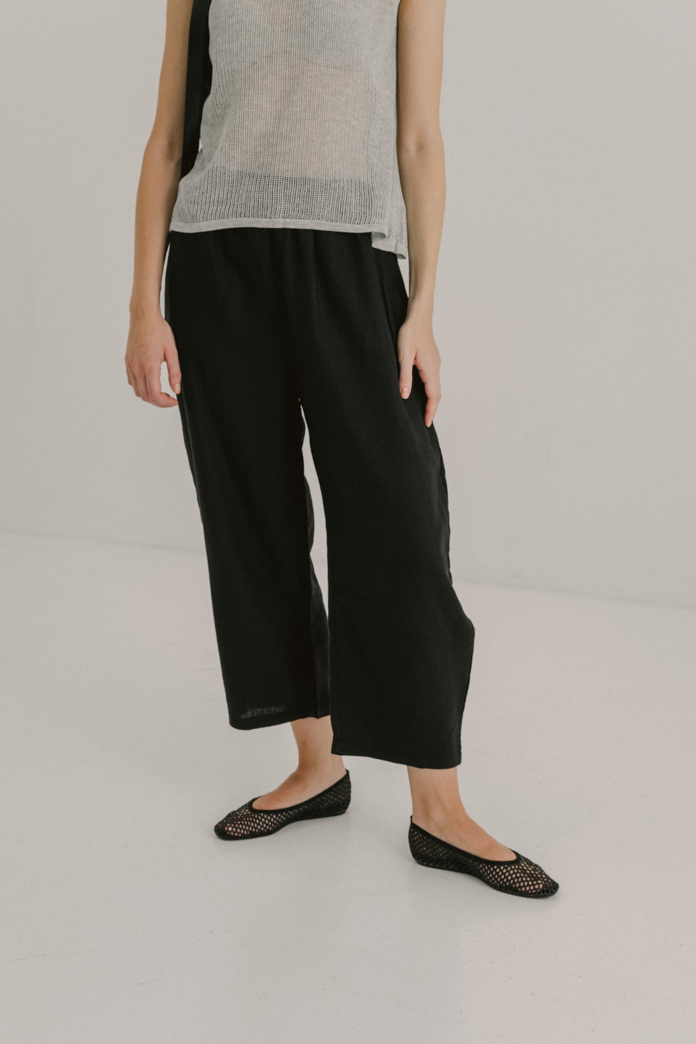 Barrel-leg Linen Trousers