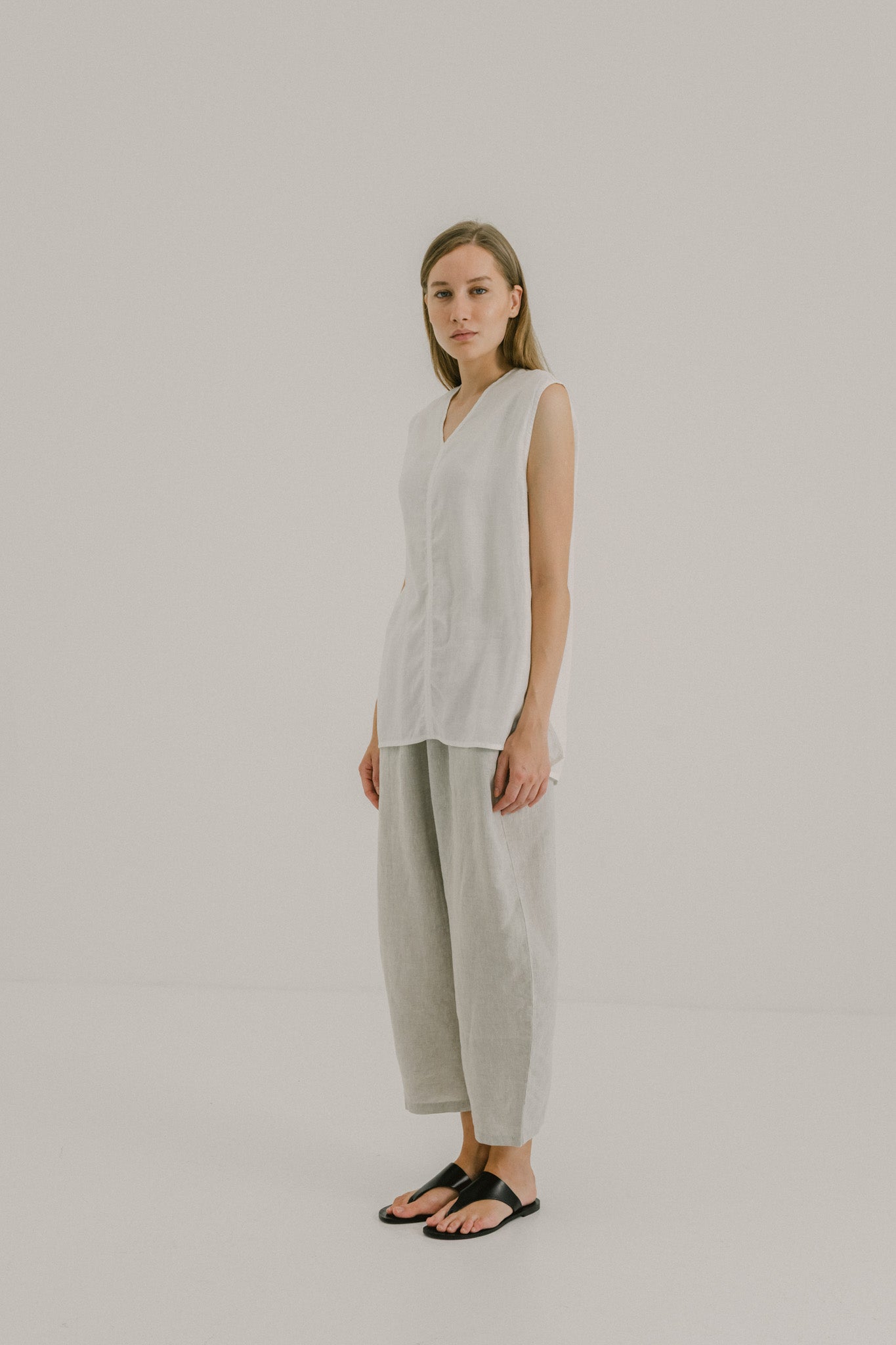 Barrel-leg Linen Trousers