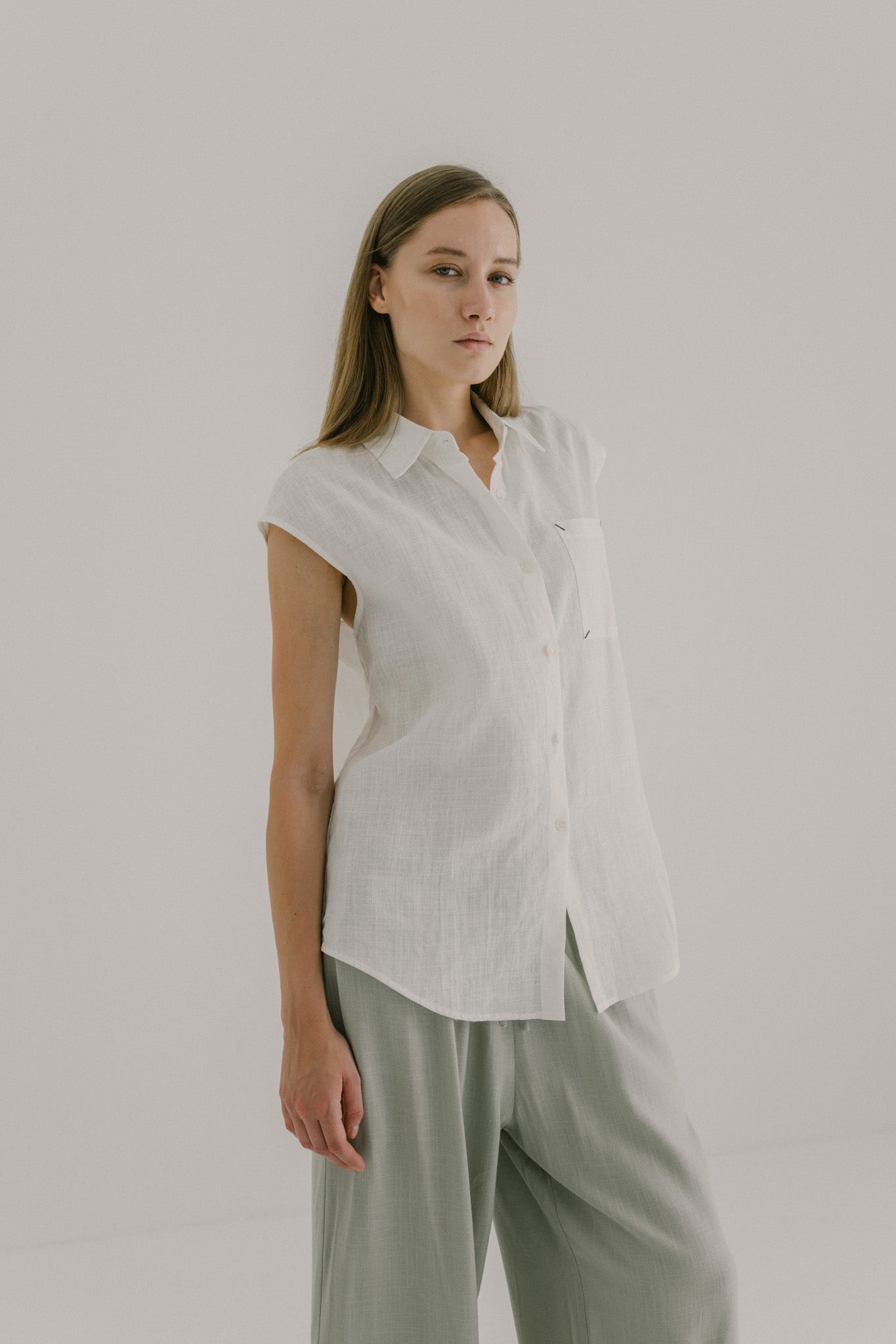 Sleeveless Pocket Linen Shirt
