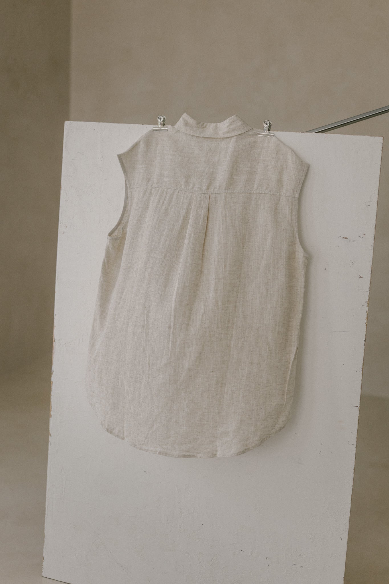Sleeveless Pocket Linen Shirt
