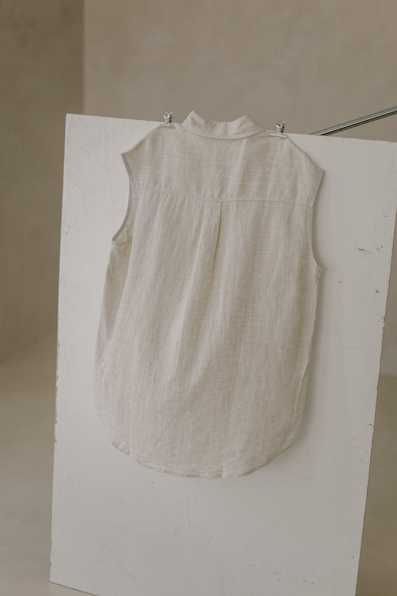 Sleeveless Pocket Linen Shirt