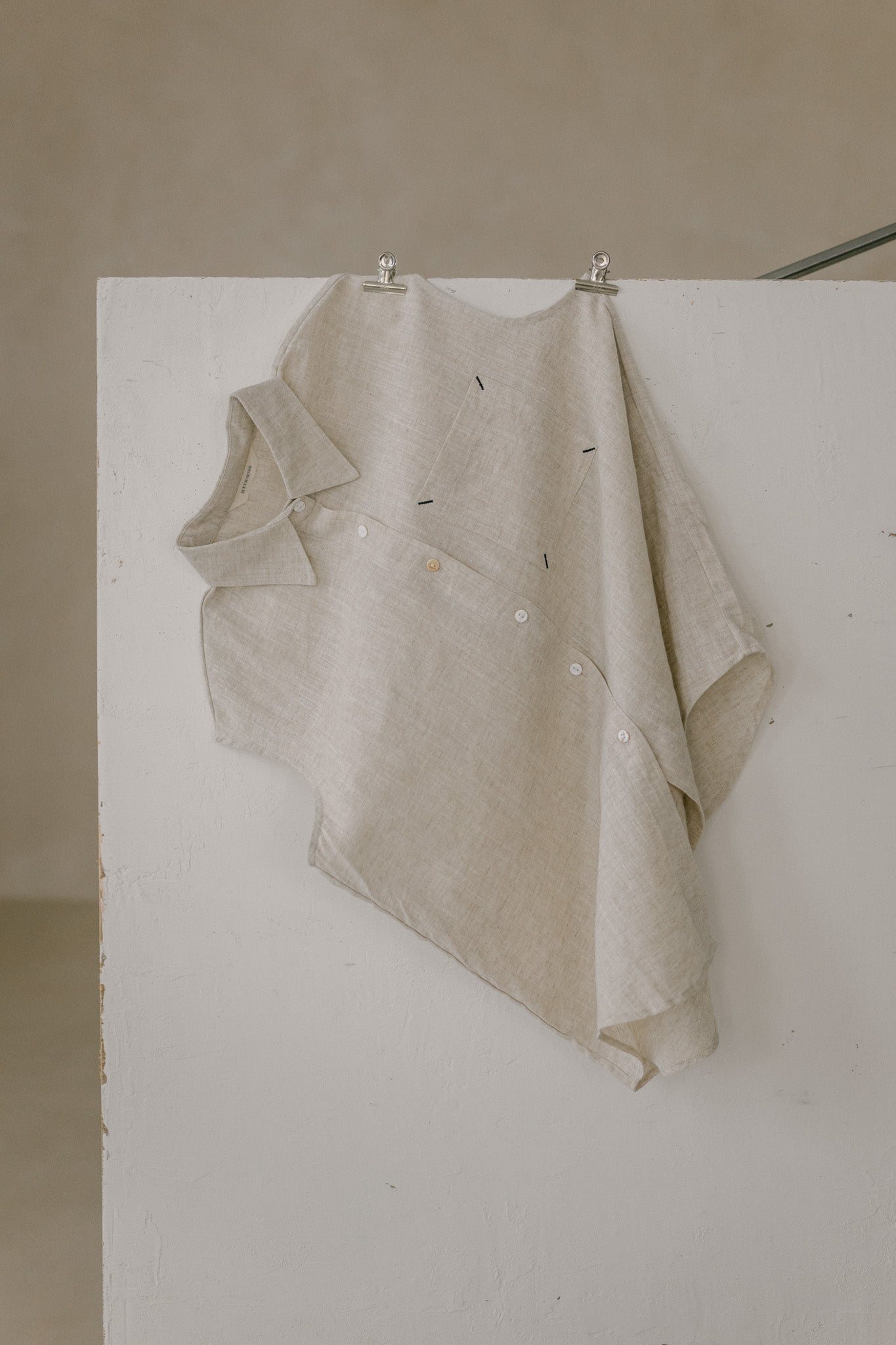 Sleeveless Pocket Linen Shirt