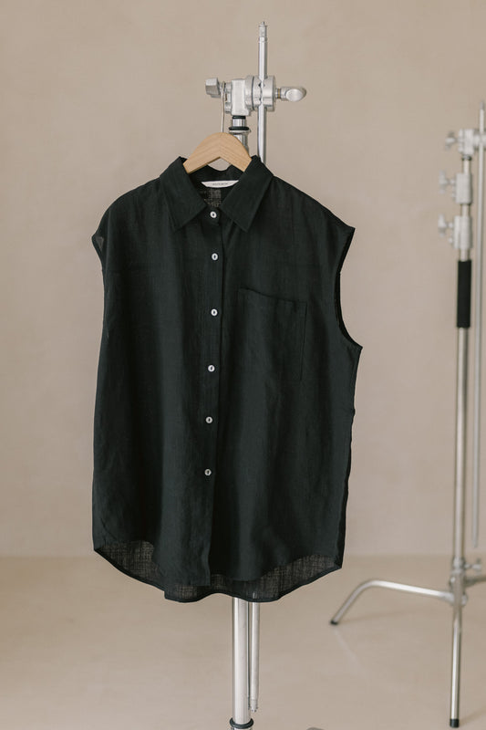 Sleeveless Pocket Linen Shirt
