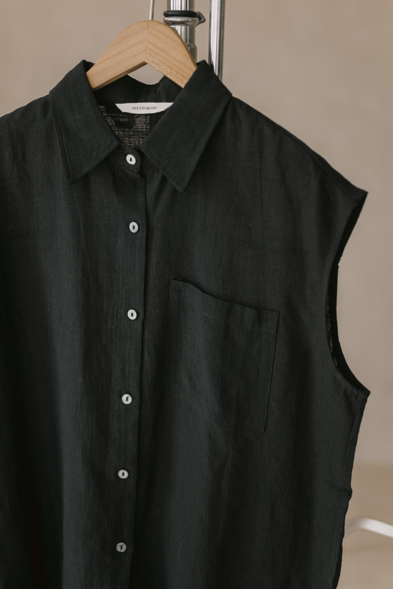 Sleeveless Pocket Linen Shirt