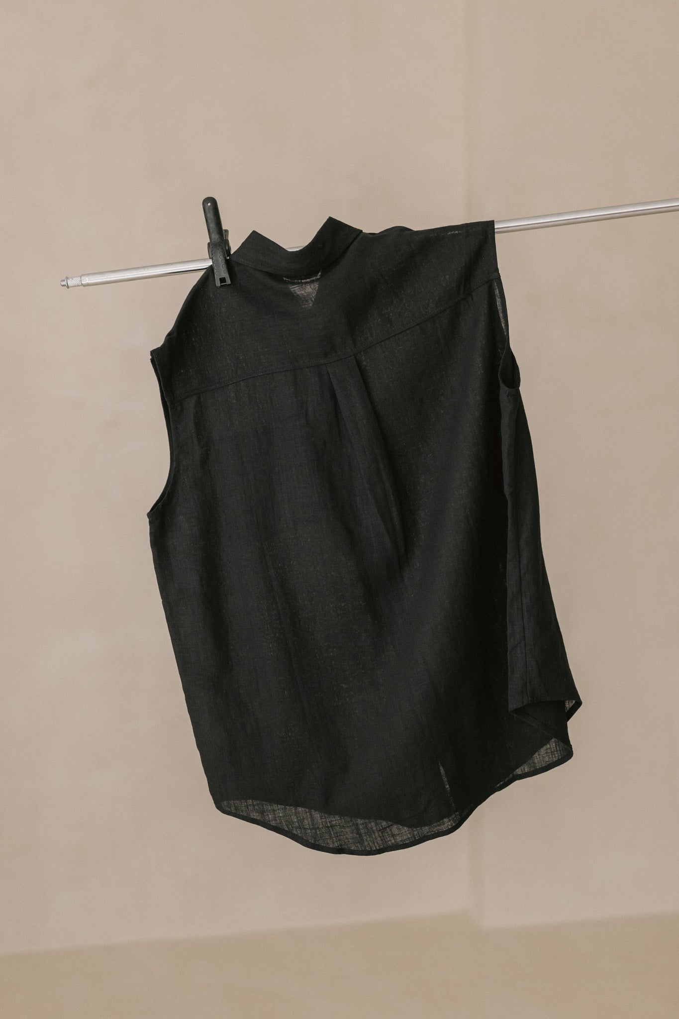 Sleeveless Pocket Linen Shirt
