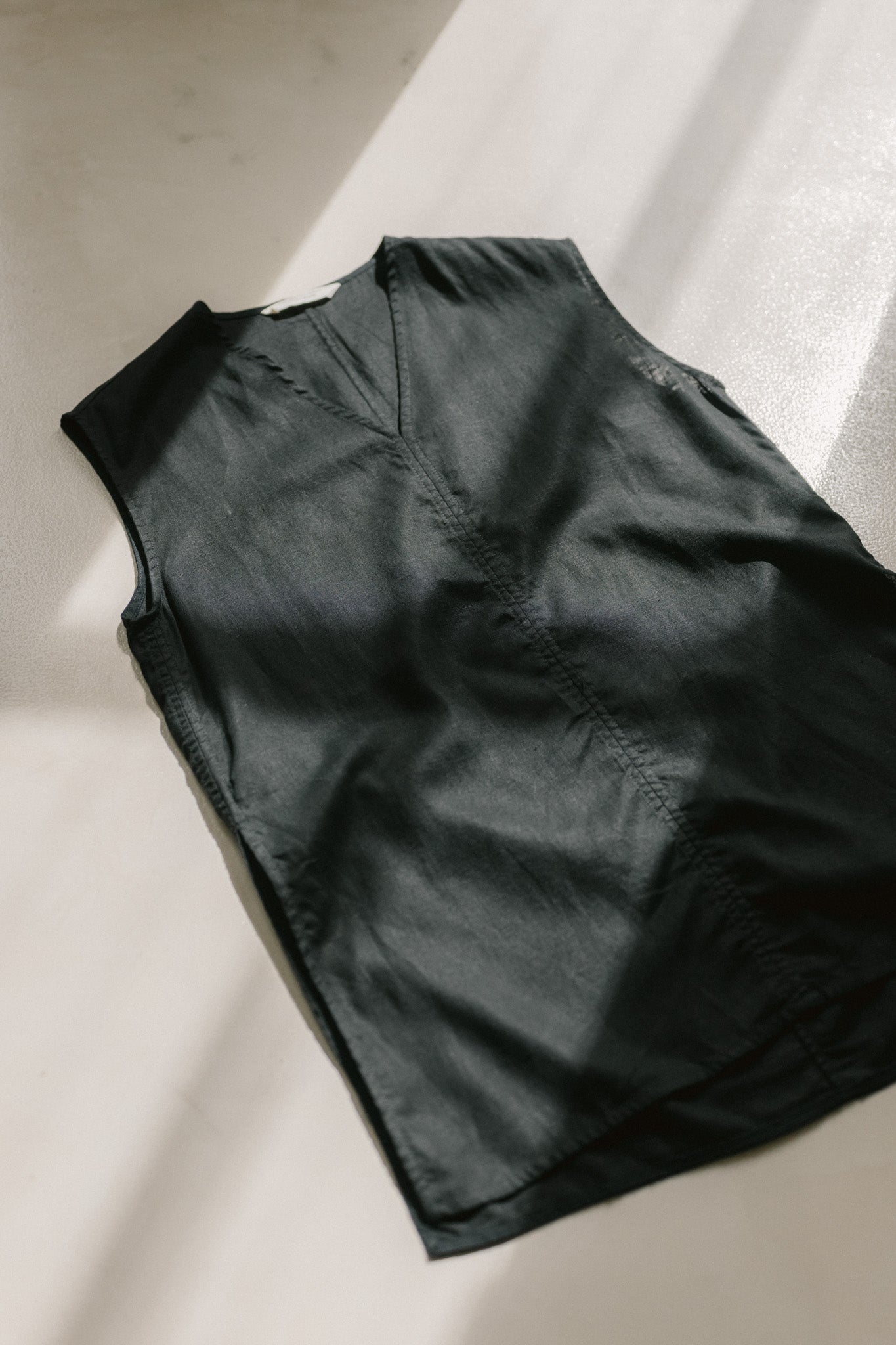 Sleeveless Pocket Linen Shirt